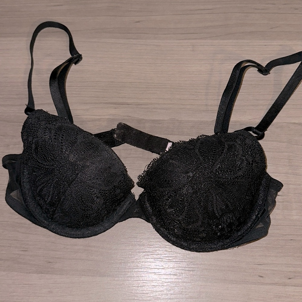 VICTORIAS SECRET SEXY TEE LACE BRA